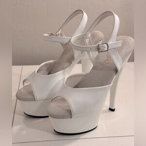 Pleaser Size 6 Kiss 209 White Patent Leather Shiny Platform Heels